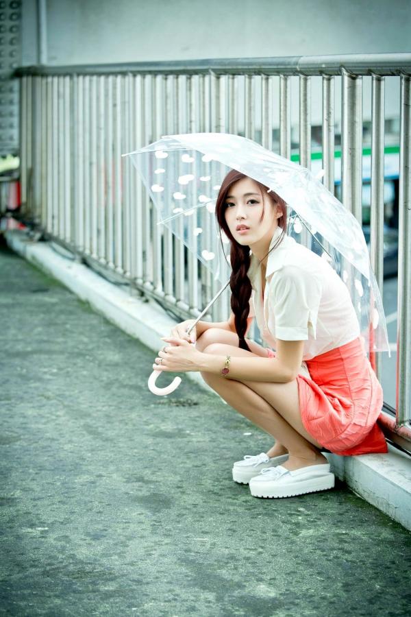    台湾正妹金允乔Kila晶晶《環南公寓街拍》甜美户外写真，清纯少女治愈风，高颜值长腿少女日常穿搭摄影第58张图片
