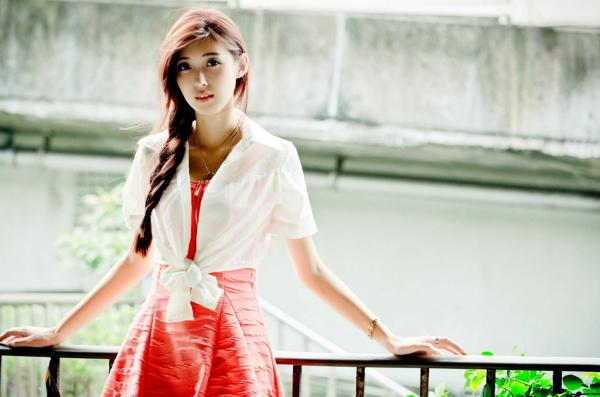    台湾正妹金允乔Kila晶晶《環南公寓街拍》甜美户外写真，清纯少女治愈风，高颜值长腿少女日常穿搭摄影第70张图片