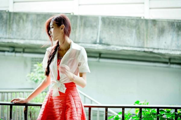    台湾正妹金允乔Kila晶晶《環南公寓街拍》甜美户外写真，清纯少女治愈风，高颜值长腿少女日常穿搭摄影第81张图片