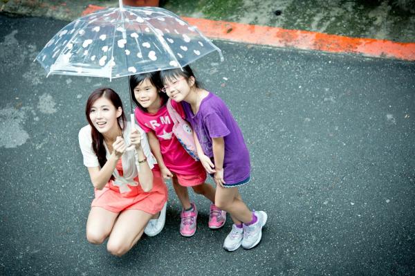    台湾正妹金允乔Kila晶晶《環南公寓街拍》甜美户外写真，清纯少女治愈风，高颜值长腿少女日常穿搭摄影第89张图片