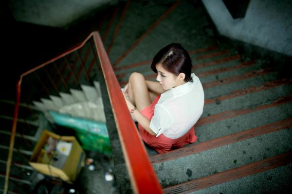    台湾正妹金允乔Kila晶晶《環南公寓街拍》甜美户外写真，清纯少女治愈风，高颜值长腿少女日常穿搭摄影第95张图片