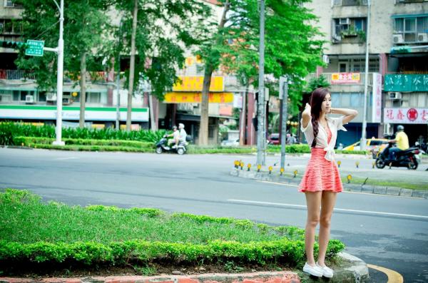    台湾正妹金允乔Kila晶晶《環南公寓街拍》甜美户外写真，清纯少女治愈风，高颜值长腿少女日常穿搭摄影第104张图片