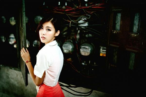    台湾正妹金允乔Kila晶晶《環南公寓街拍》甜美户外写真，清纯少女治愈风，高颜值长腿少女日常穿搭摄影第106张图片