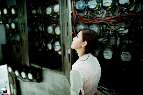    台湾正妹金允乔Kila晶晶《環南公寓街拍》甜美户外写真，清纯少女治愈风，高颜值长腿少女日常穿搭摄影第107张图片