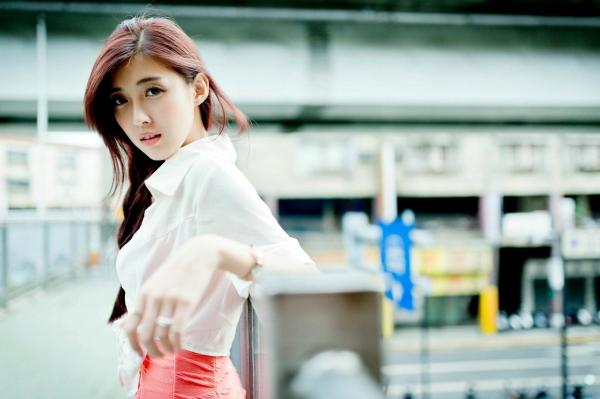    台湾正妹金允乔Kila晶晶《環南公寓街拍》甜美户外写真，清纯少女治愈风，高颜值长腿少女日常穿搭摄影第112张图片
