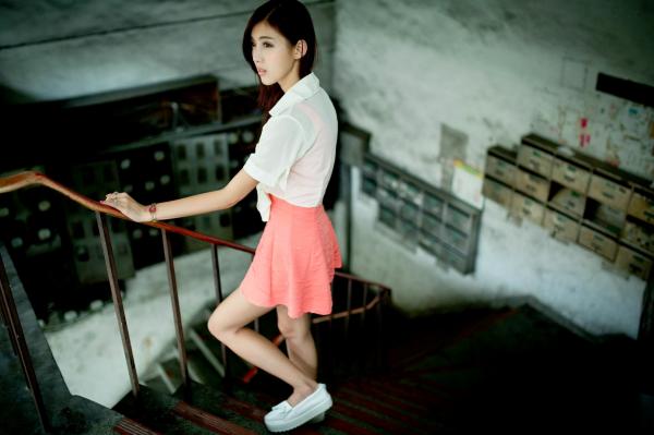    台湾正妹金允乔Kila晶晶《環南公寓街拍》甜美户外写真，清纯少女治愈风，高颜值长腿少女日常穿搭摄影第113张图片