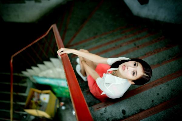    台湾正妹金允乔Kila晶晶《環南公寓街拍》甜美户外写真，清纯少女治愈风，高颜值长腿少女日常穿搭摄影第114张图片