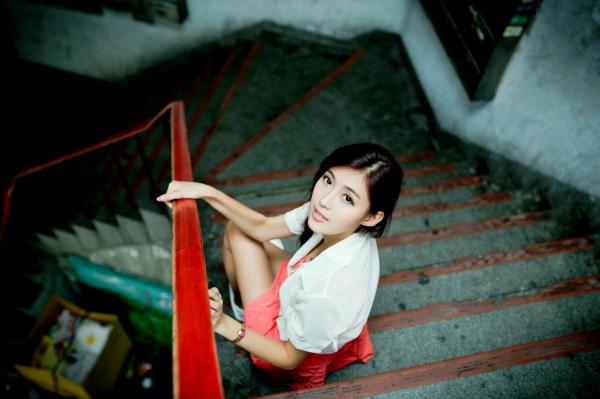    台湾正妹金允乔Kila晶晶《環南公寓街拍》甜美户外写真，清纯少女治愈风，高颜值长腿少女日常穿搭摄影第115张图片