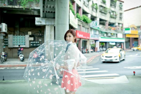    台湾正妹金允乔Kila晶晶《環南公寓街拍》甜美户外写真，清纯少女治愈风，高颜值长腿少女日常穿搭摄影第138张图片