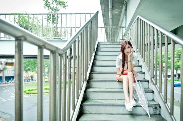    台湾正妹金允乔Kila晶晶《環南公寓街拍》甜美户外写真，清纯少女治愈风，高颜值长腿少女日常穿搭摄影第147张图片