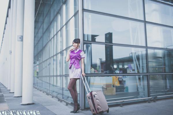    台湾正妹蔡译心Candice空姐角色扮演街拍写真，精致制服诱惑搭配黑丝美腿[41P]第1张图片
