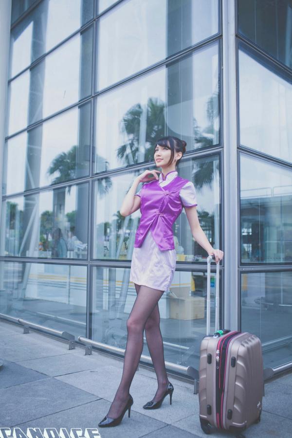    台湾正妹蔡译心Candice空姐角色扮演街拍写真，精致制服诱惑搭配黑丝美腿[41P]第2张图片