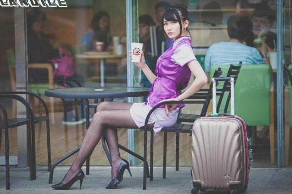    台湾正妹蔡译心Candice空姐角色扮演街拍写真，精致制服诱惑搭配黑丝美腿[41P]第8张图片