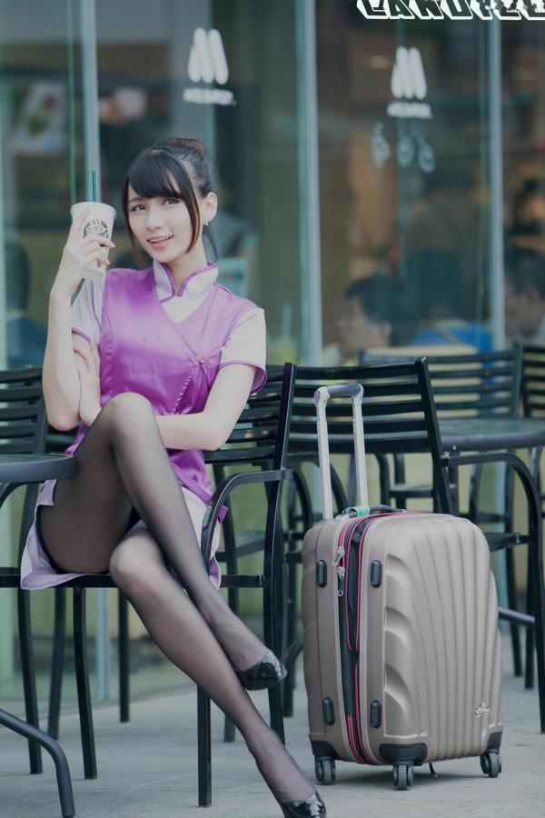    台湾正妹蔡译心Candice空姐角色扮演街拍写真，精致制服诱惑搭配黑丝美腿[41P]第10张图片