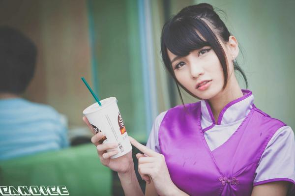    台湾正妹蔡译心Candice空姐角色扮演街拍写真，精致制服诱惑搭配黑丝美腿[41P]第12张图片