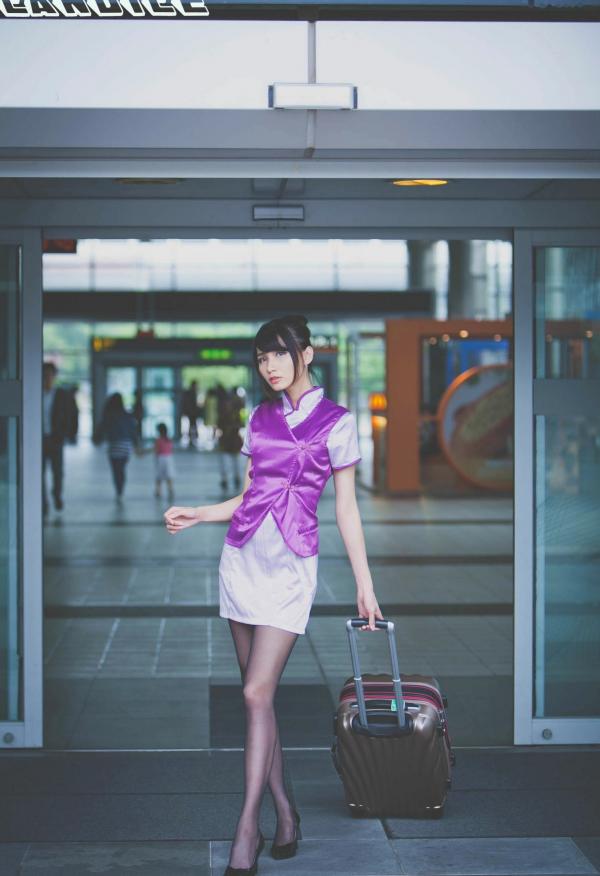    台湾正妹蔡译心Candice空姐角色扮演街拍写真，精致制服诱惑搭配黑丝美腿[41P]第14张图片