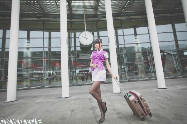    台湾正妹蔡译心Candice空姐角色扮演街拍写真，精致制服诱惑搭配黑丝美腿[41P]第28张图片