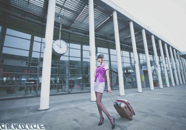    台湾正妹蔡译心Candice空姐角色扮演街拍写真，精致制服诱惑搭配黑丝美腿[41P]第31张图片
