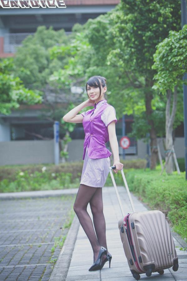   台湾正妹蔡译心Candice空姐角色扮演街拍写真，精致制服诱惑搭配黑丝美腿[41P]第38张图片