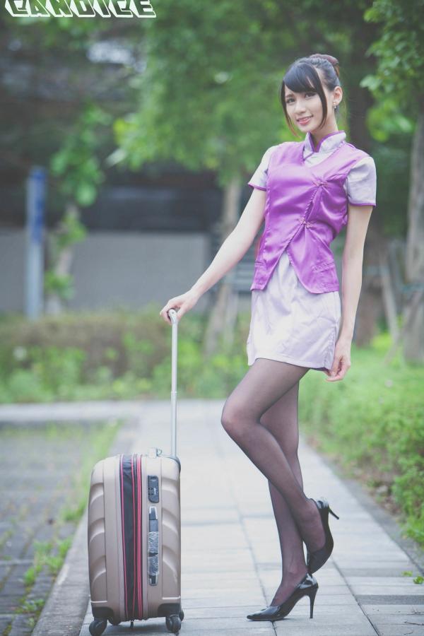    台湾正妹蔡译心Candice空姐角色扮演街拍写真，精致制服诱惑搭配黑丝美腿[41P]第39张图片