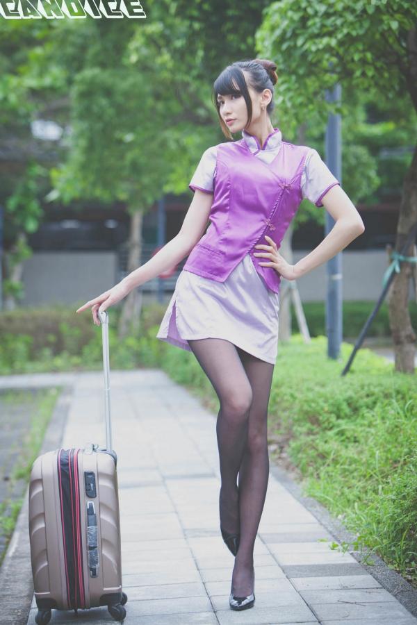    台湾正妹蔡译心Candice空姐角色扮演街拍写真，精致制服诱惑搭配黑丝美腿[41P]第40张图片