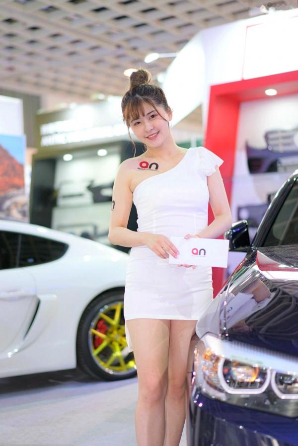    台湾正妹：2018台北国际汽车零配件展车模合集，现场高清性感制服诱惑，气质女神倾情展示第17张图片
