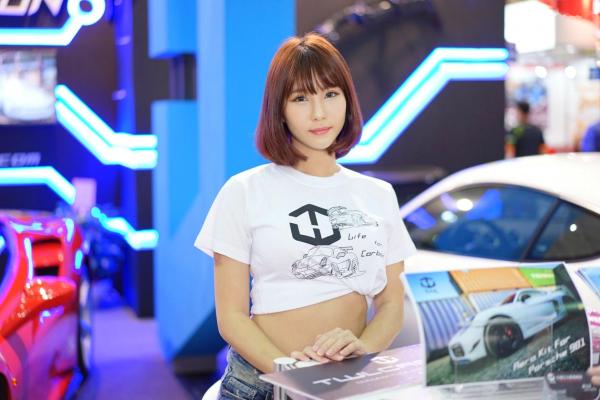    台湾正妹：2018台北国际汽车零配件展车模合集，现场高清性感制服诱惑，气质女神倾情展示第33张图片
