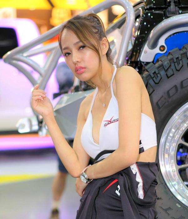    台湾正妹：2018台北国际汽车零配件展车模合集，现场高清性感制服诱惑，气质女神倾情展示第49张图片