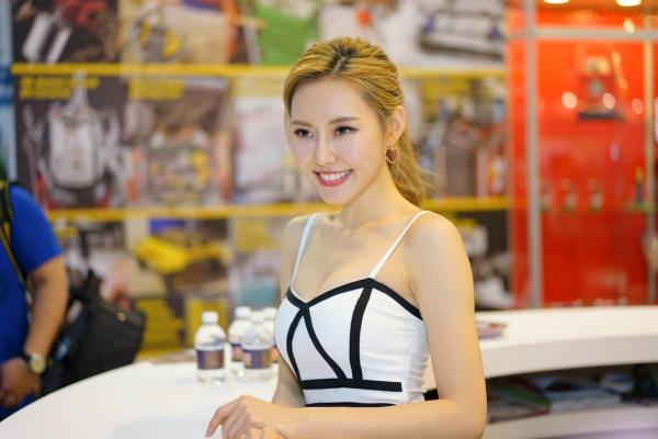    台湾正妹：2018台北国际汽车零配件展车模合集，现场高清性感制服诱惑，气质女神倾情展示第58张图片