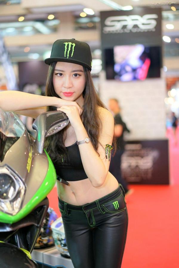    台湾正妹：2018台北国际汽车零配件展车模合集，现场高清性感制服诱惑，气质女神倾情展示第80张图片