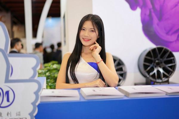    台湾正妹：2018台北国际汽车零配件展车模合集，现场高清性感制服诱惑，气质女神倾情展示第92张图片