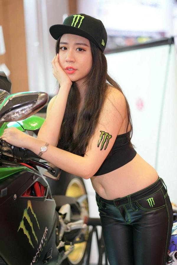    台湾正妹：2018台北国际汽车零配件展车模合集，现场高清性感制服诱惑，气质女神倾情展示第96张图片