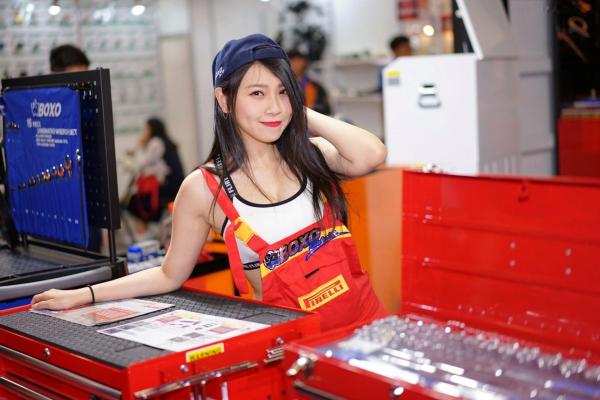    台湾正妹：2018台北国际汽车零配件展车模合集，现场高清性感制服诱惑，气质女神倾情展示第119张图片