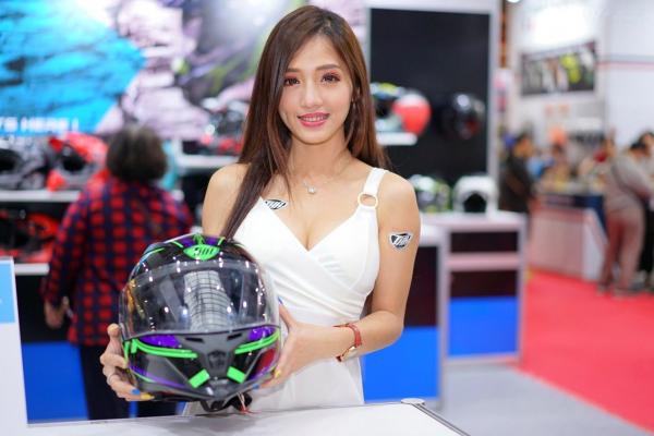    台湾正妹：2018台北国际汽车零配件展车模合集，现场高清性感制服诱惑，气质女神倾情展示第132张图片