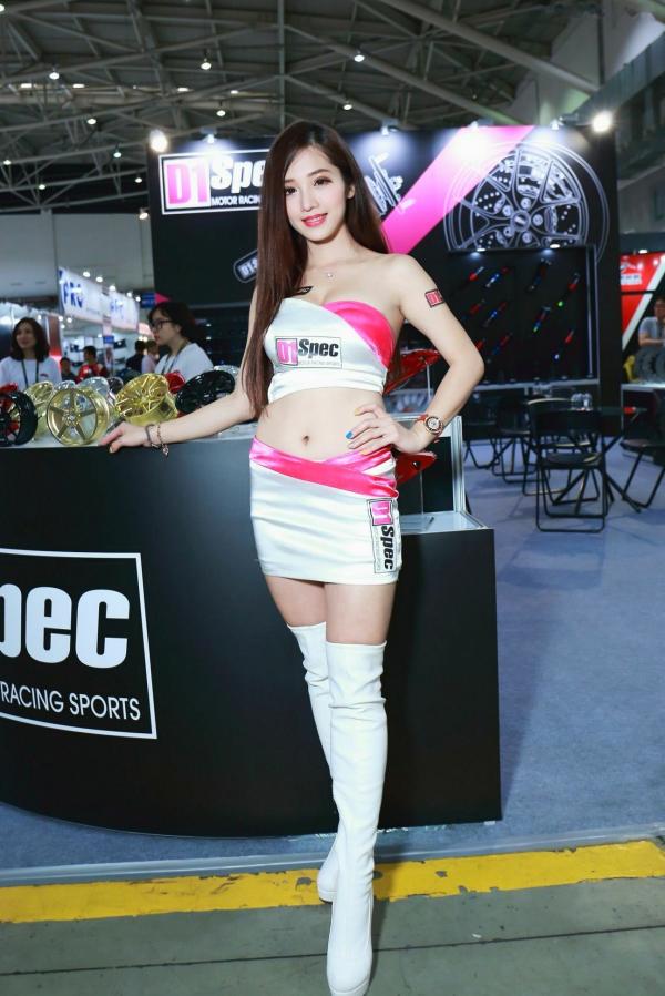    台湾正妹：2018台北国际汽车零配件展车模合集，现场高清性感制服诱惑，气质女神倾情展示第135张图片