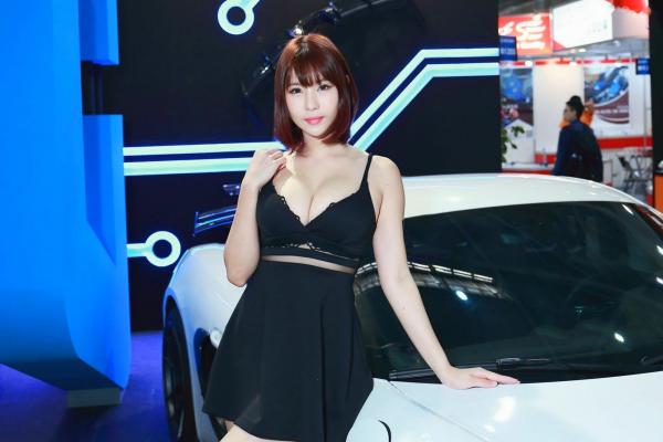    台湾正妹：2018台北国际汽车零配件展车模合集，现场高清性感制服诱惑，气质女神倾情展示第149张图片