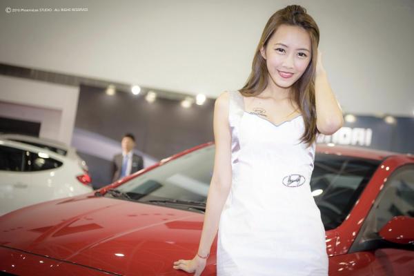    2017高雄新车大展美女车模高清图集，台湾气质正妹身着职业礼服秀美腿，高端车展现场实拍[65P]第2张图片