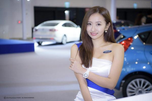    2017高雄新车大展美女车模高清图集，台湾气质正妹身着职业礼服秀美腿，高端车展现场实拍[65P]第3张图片