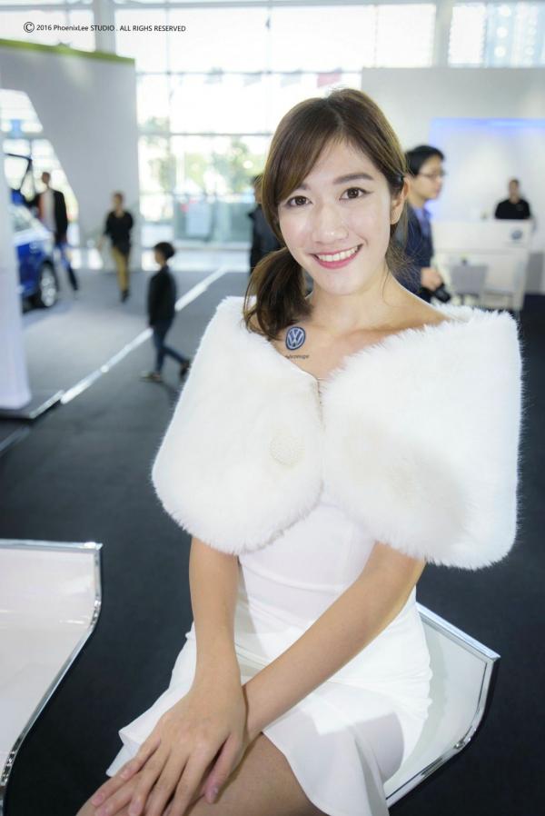    2017高雄新车大展美女车模高清图集，台湾气质正妹身着职业礼服秀美腿，高端车展现场实拍[65P]第50张图片