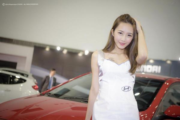    2017高雄新车大展美女车模高清图集，台湾气质正妹身着职业礼服秀美腿，高端车展现场实拍[65P]第61张图片