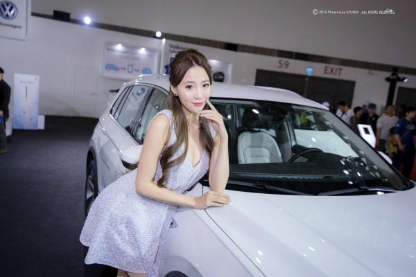    2017高雄新车大展美女车模高清图集，台湾气质正妹身着职业礼服秀美腿，高端车展现场实拍[65P]第65张图片
