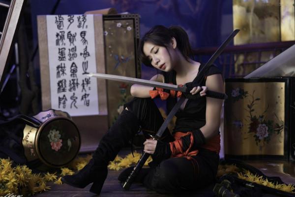    台湾正妹苏托托写真集：飒爽琴棚女侠与干练黑丝OL双风格，古风武侠与职场制服诱惑第10张图片