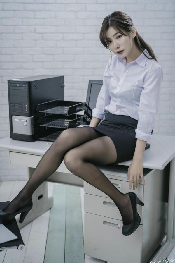    台湾正妹苏托托写真集：飒爽琴棚女侠与干练黑丝OL双风格，古风武侠与职场制服诱惑第24张图片