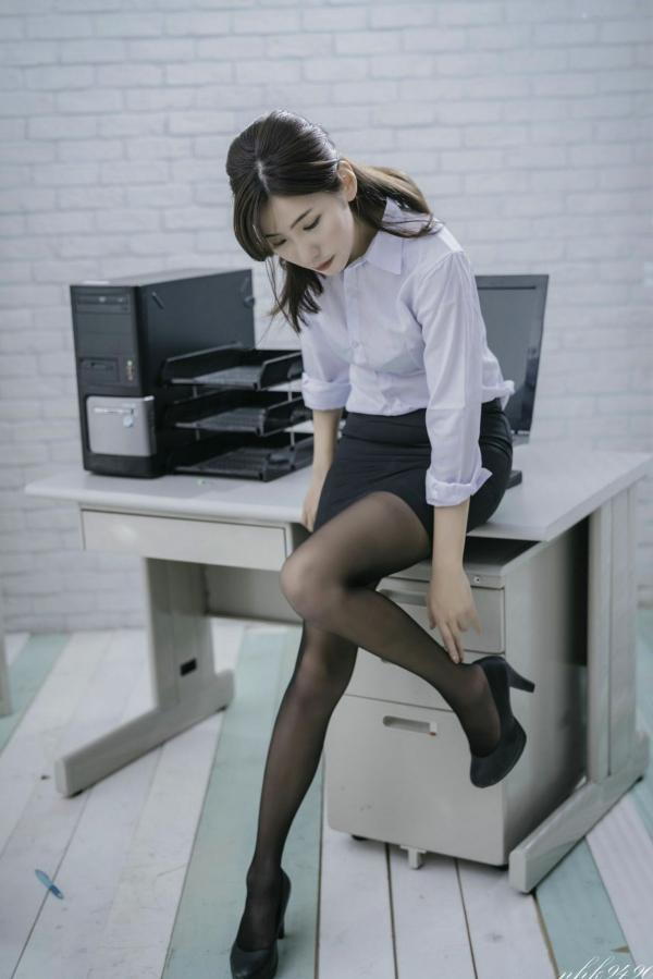    台湾正妹苏托托写真集：飒爽琴棚女侠与干练黑丝OL双风格，古风武侠与职场制服诱惑第25张图片