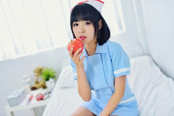    台湾正妹海琳《护士与女仆》角色扮演写真集，清纯唯美制服诱惑，治愈系萌系少女居家私房照第18张图片