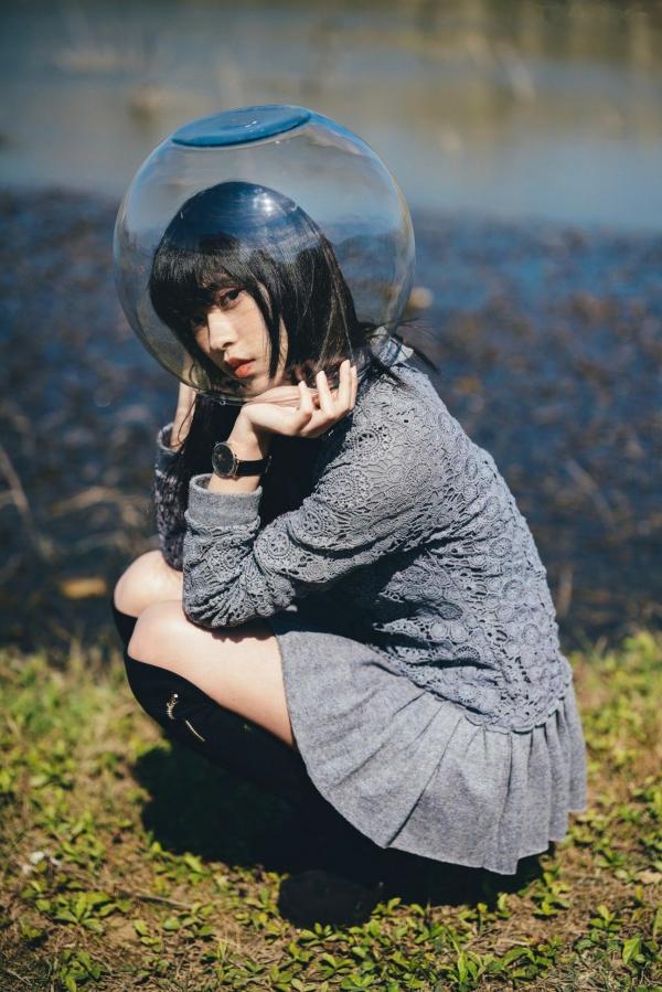    台湾正妹Rhonda林口户外写真，灰色百褶裙长靴冷艳气质，工业风废墟外拍视觉盛宴第29张图片