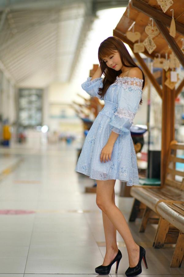    台湾正妹苏郁媛乌日高铁站清新街拍，浅蓝碎花连衣裙甜美修身写真第51张图片