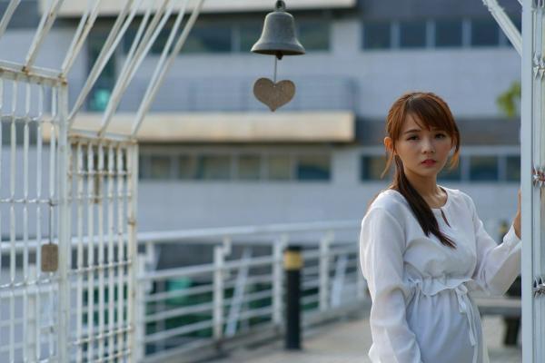    台湾正妹苏郁媛乌日高铁站清新街拍，浅蓝碎花连衣裙甜美修身写真第69张图片
