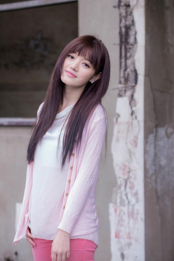    台湾美女林岗怡Didy《粉色少女》户外写真，青春甜美笑容清新治愈，邻家少女灵动私房照第1张图片