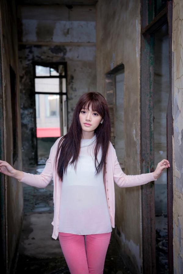    台湾美女林岗怡Didy《粉色少女》户外写真，青春甜美笑容清新治愈，邻家少女灵动私房照第12张图片